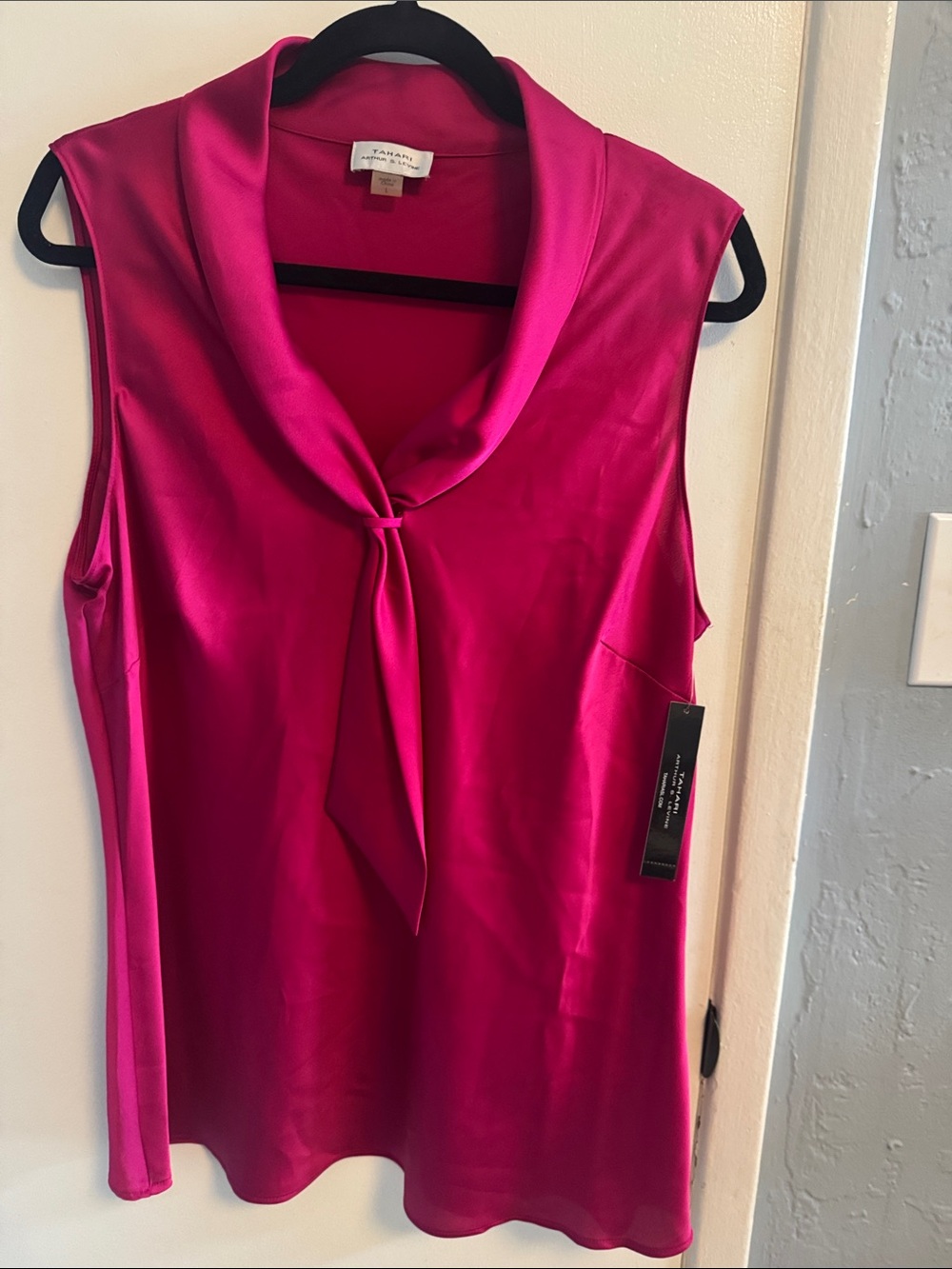 NWT Tahari ASL Fuchsia Sleeveless Tie-Neck Blouse. Sz Large.